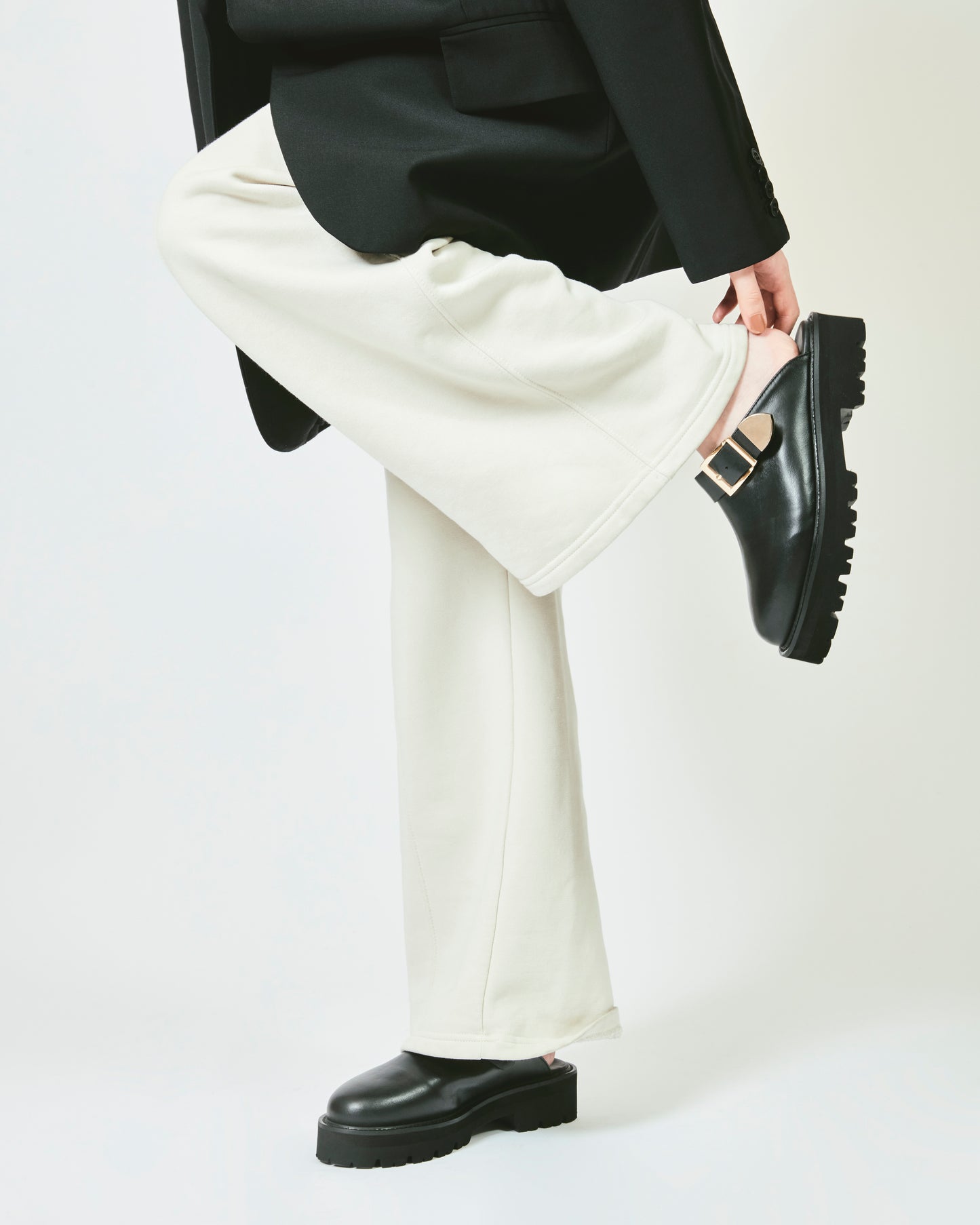 BUCKLE CLOG MULES ECRU