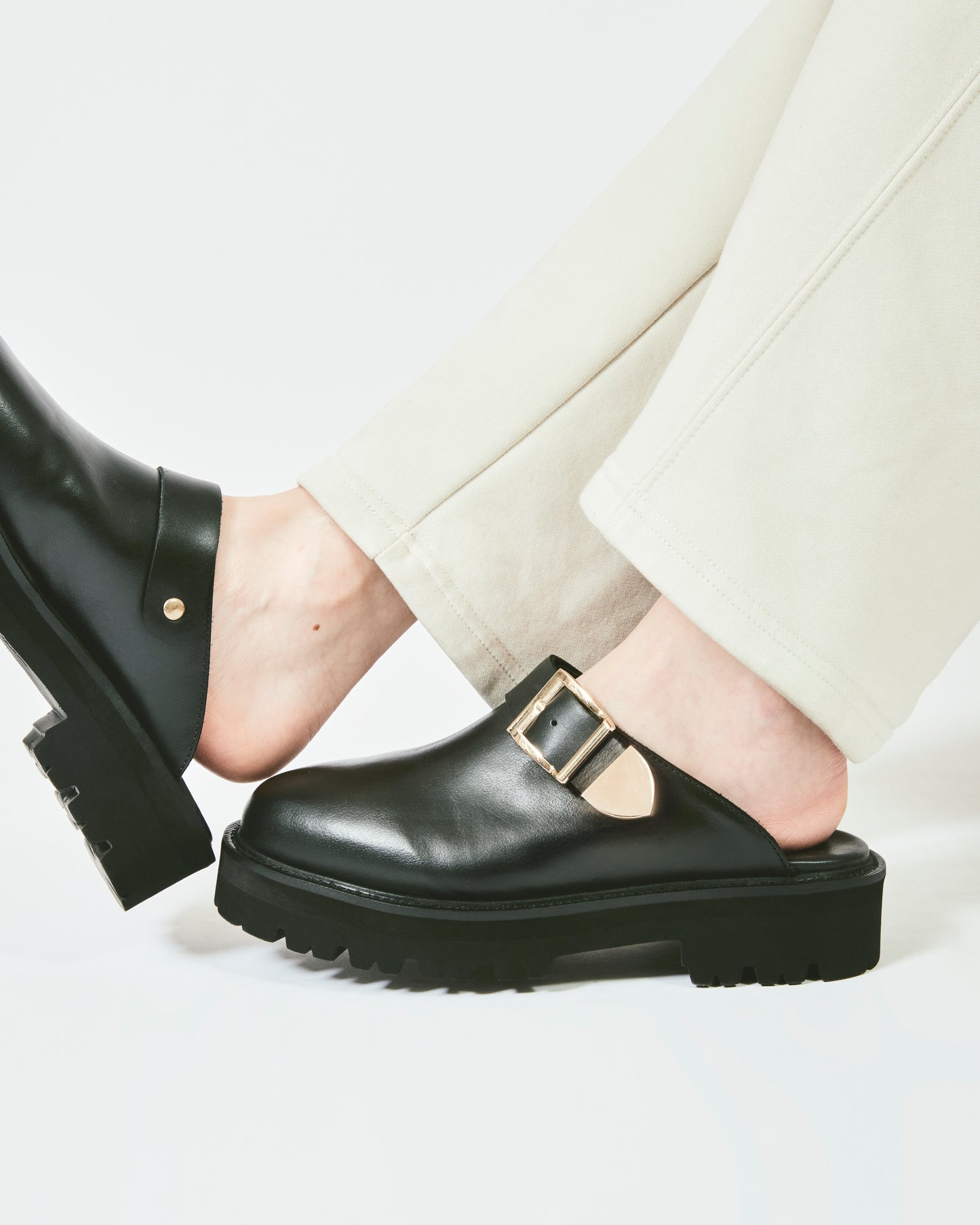BUCKLE CLOG MULES BLACK