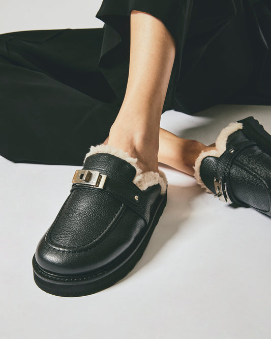 SHEARING BUCKLE SANDALS GRAIN LEATHER BLACK