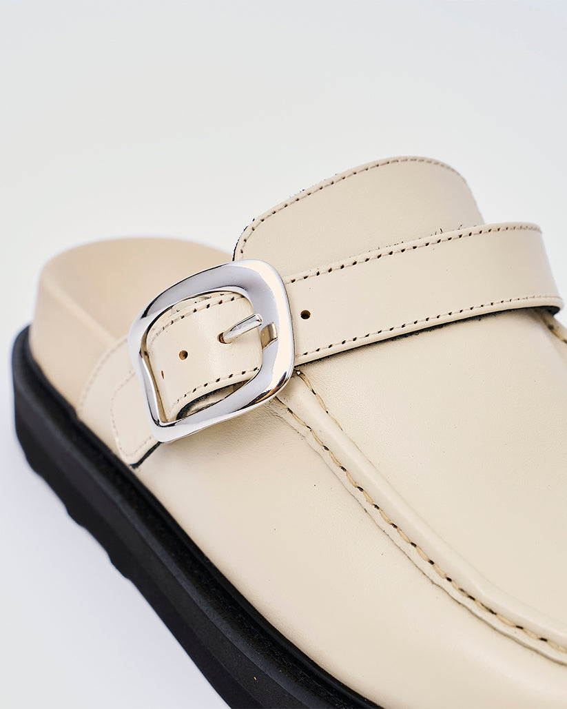 ONE STRAP MOC MULE LAMB