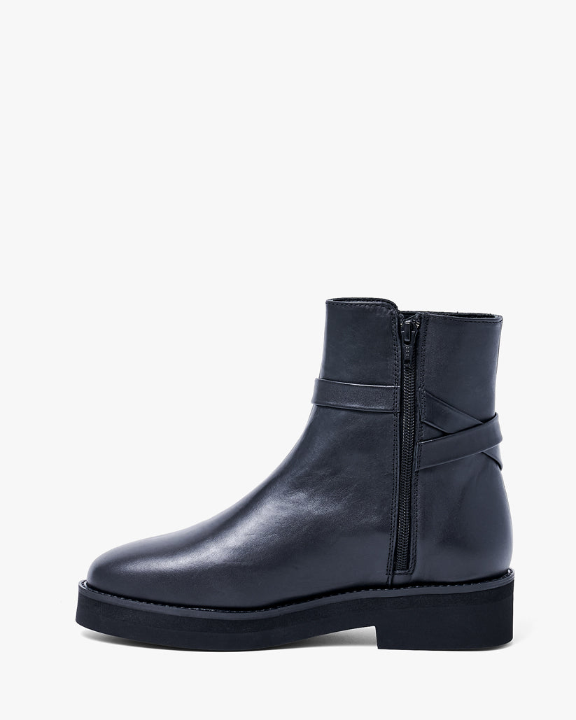 BUCKLE STRAP SHORT BOOTS BLACK