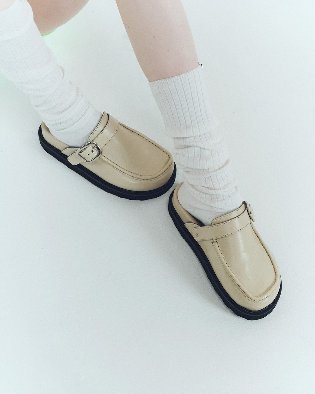 ONE STRAP MOC MULE BLACK