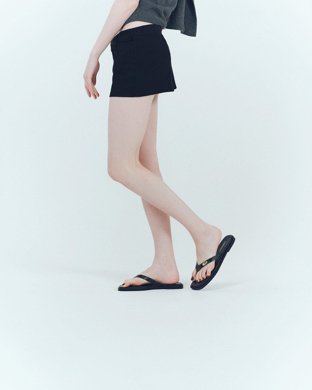THONG FLAT SANDALS BLACK
