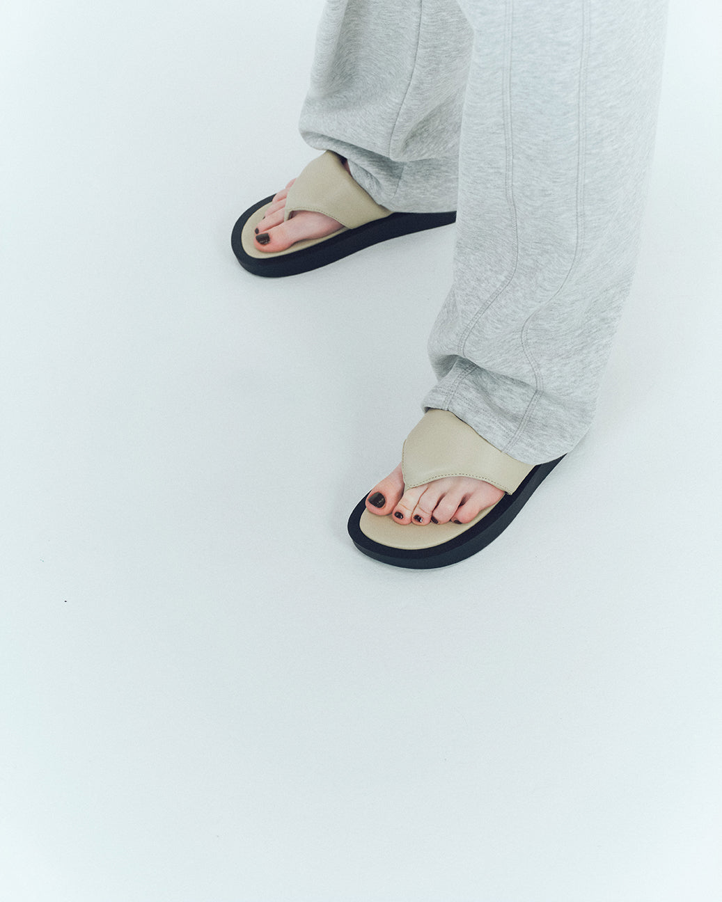 PADDED THONG SANDALS BLACK