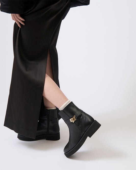 BUCKLE STRAP SHORT BOOTS BLACK