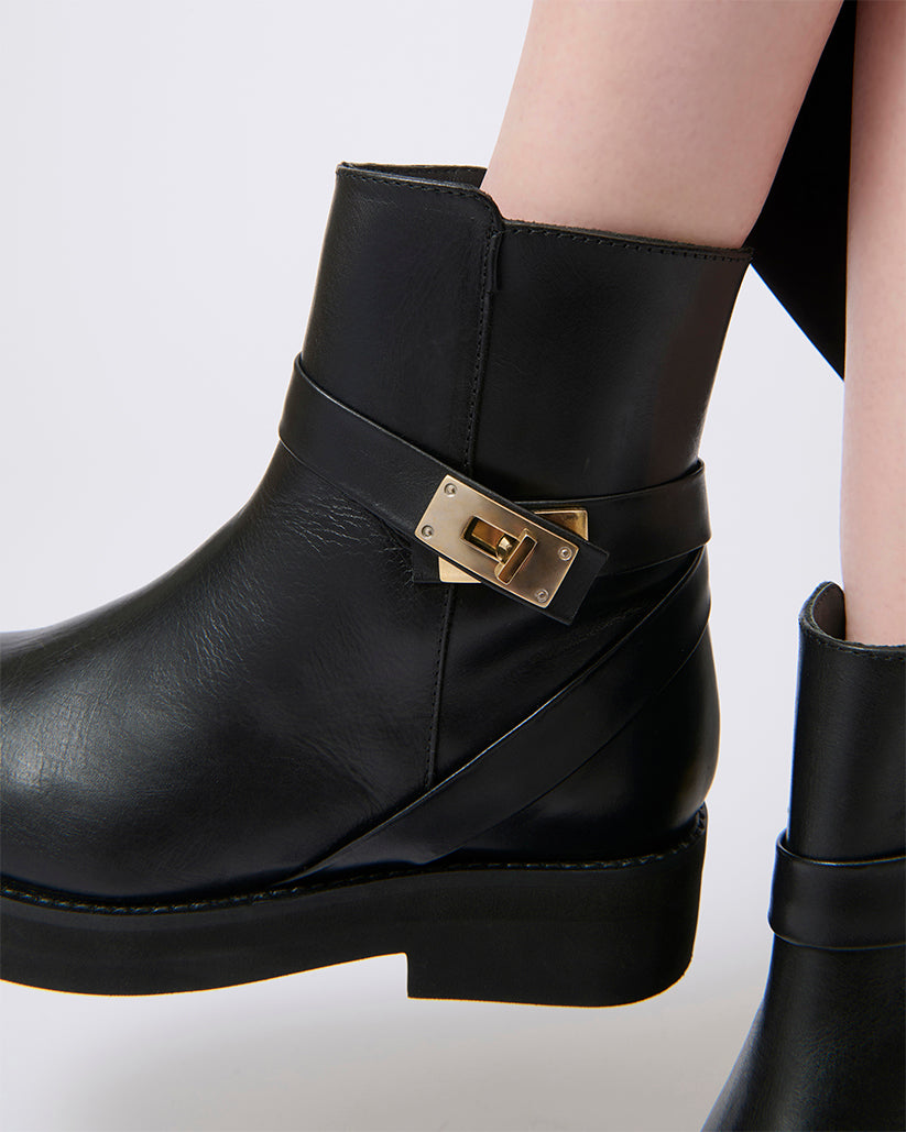 BUCKLE STRAP SHORT BOOTS BLACK