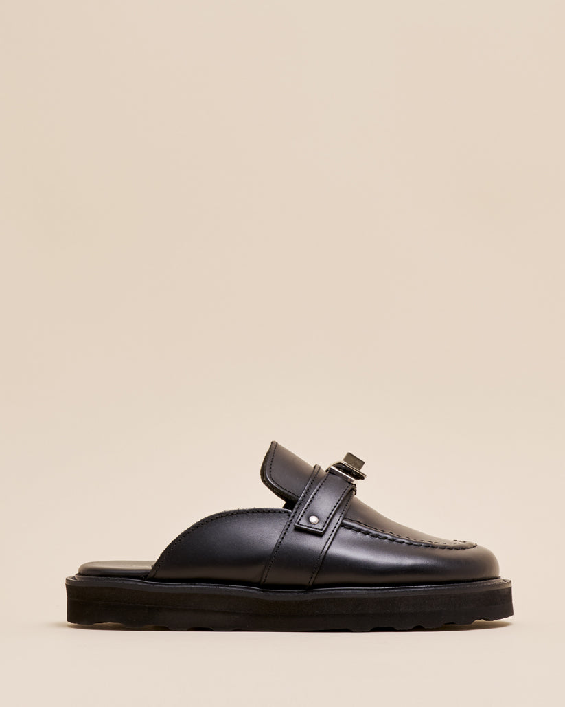 BUCKLE MULE BLACK