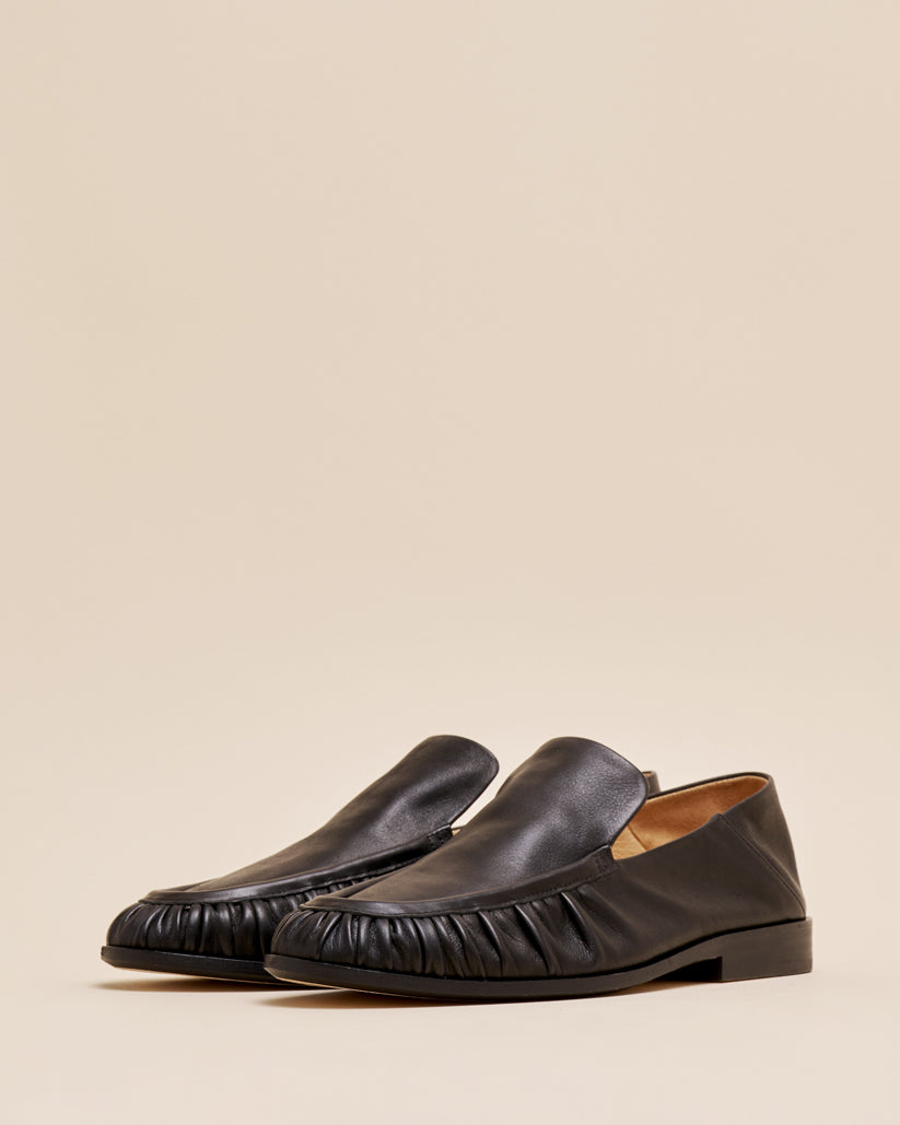 PLEATED LOAFER BLACK – caminando.jp