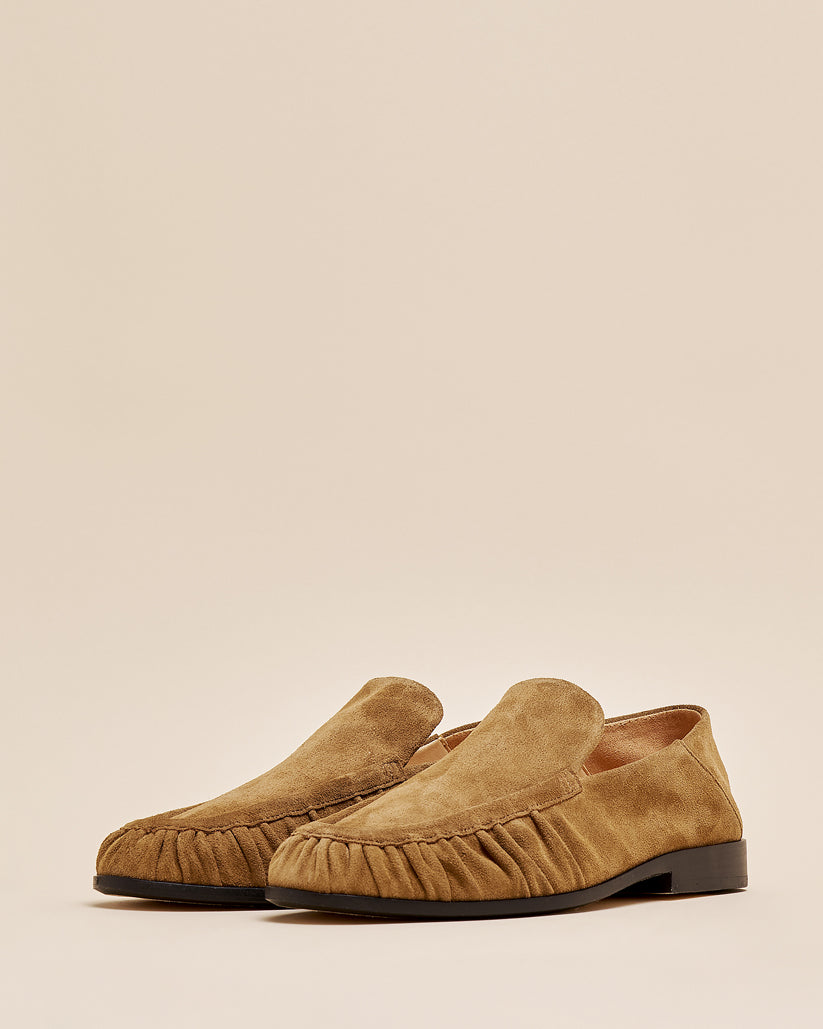 PLEATED LOAFER CAMEL SUEDE – caminando.jp