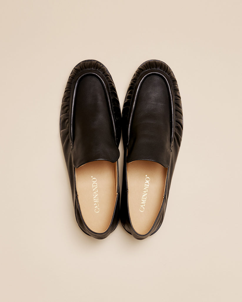 PLEATED LOAFER BLACK – caminando.jp