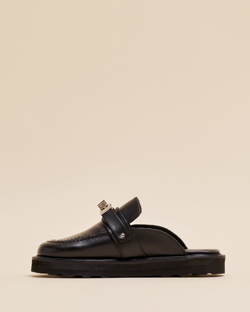 BUCKLE MULE BLACK