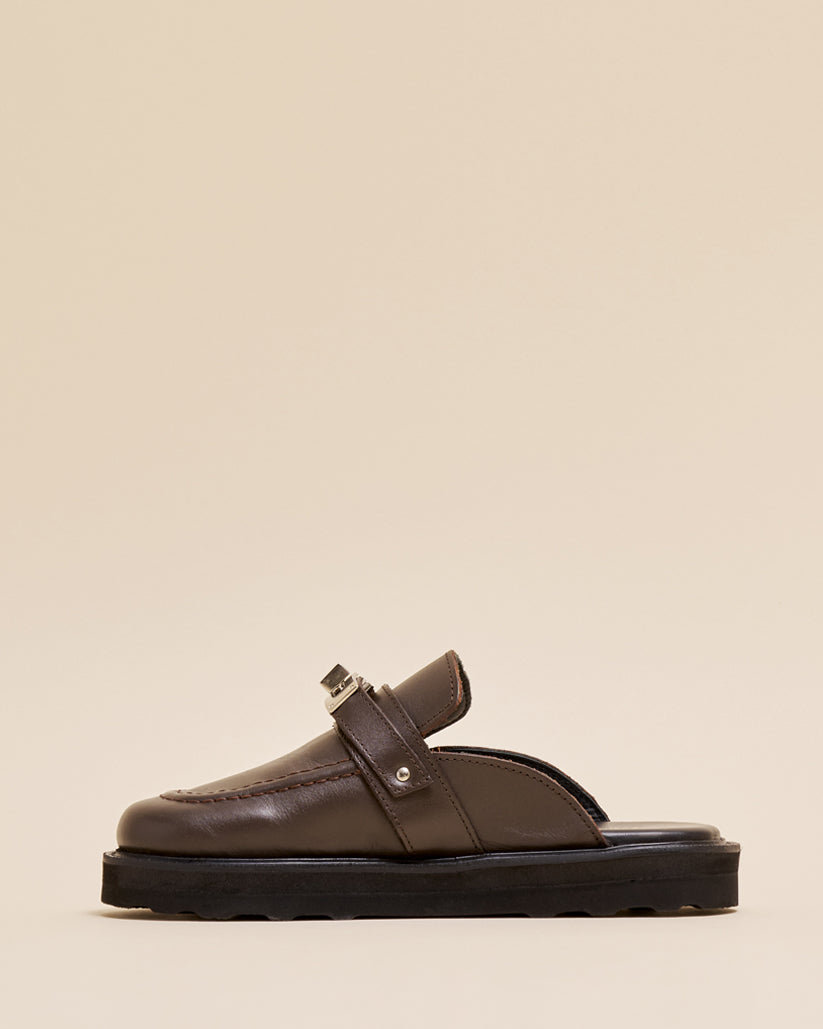 BUCKLE MULE DARK BROWN