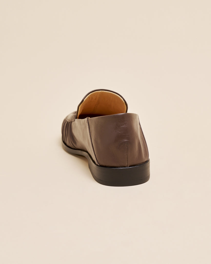 PLEATED LOAFER BROWN – caminando.jp