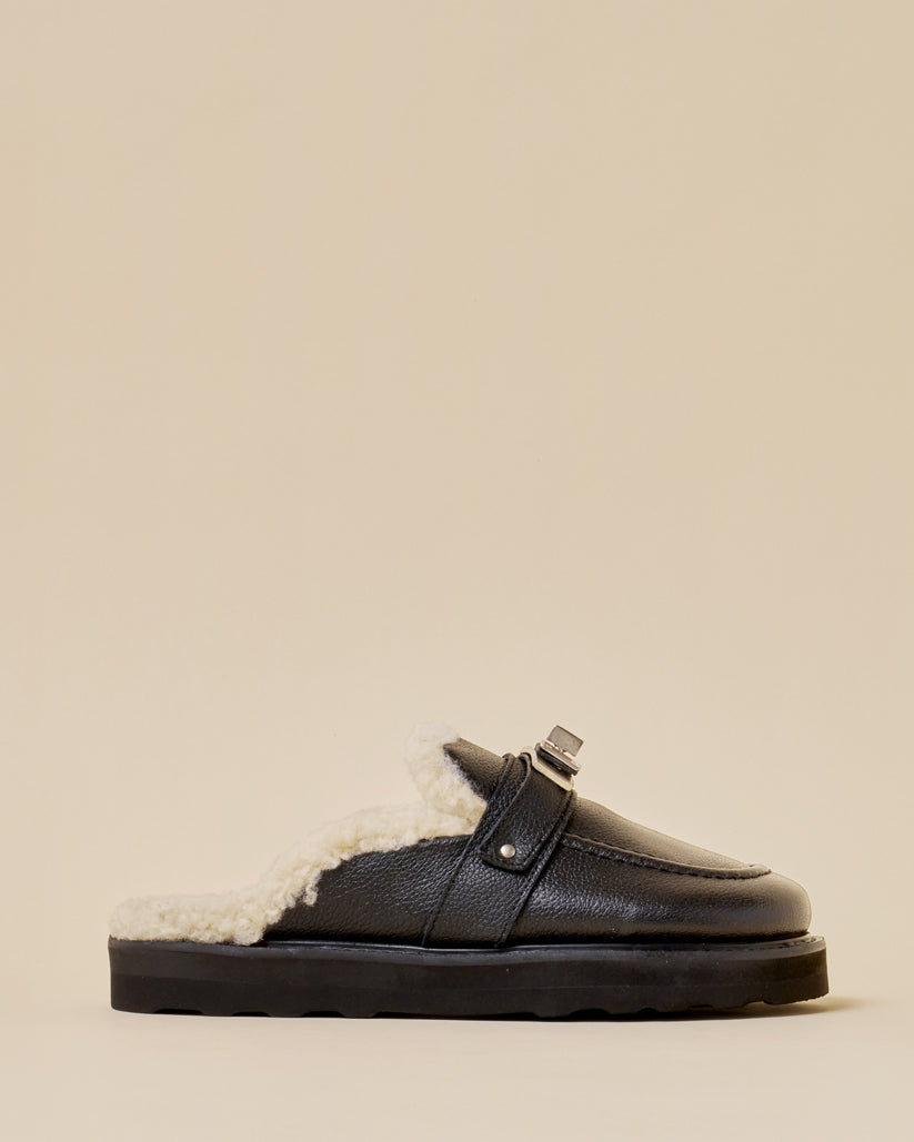 SHEARING BUCKLE SANDALS GRAIN LEATHER BLACK