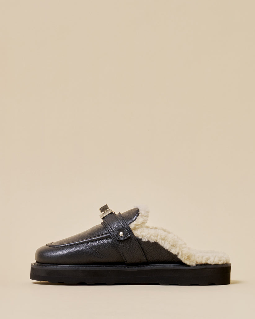 SHEARING BUCKLE SANDALS GRAIN LEATHER BLACK