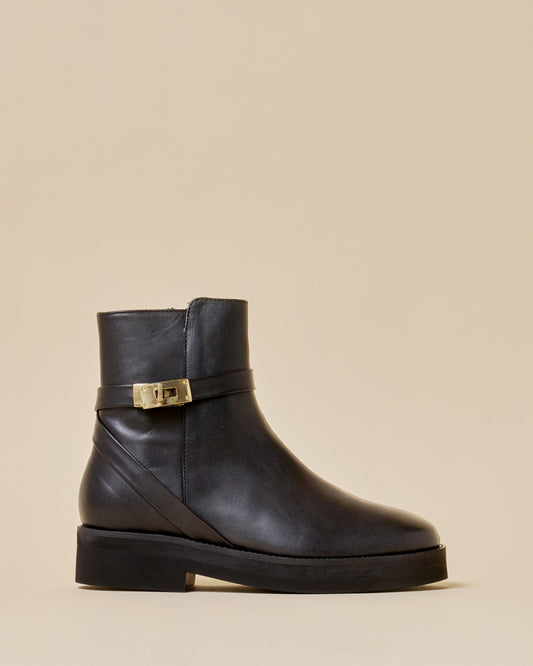BUCKLE STRAP SHORT BOOTS BLACK