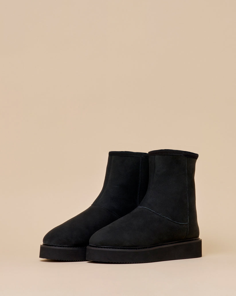 MOUTON BACK ZIP BOOTS BLACK