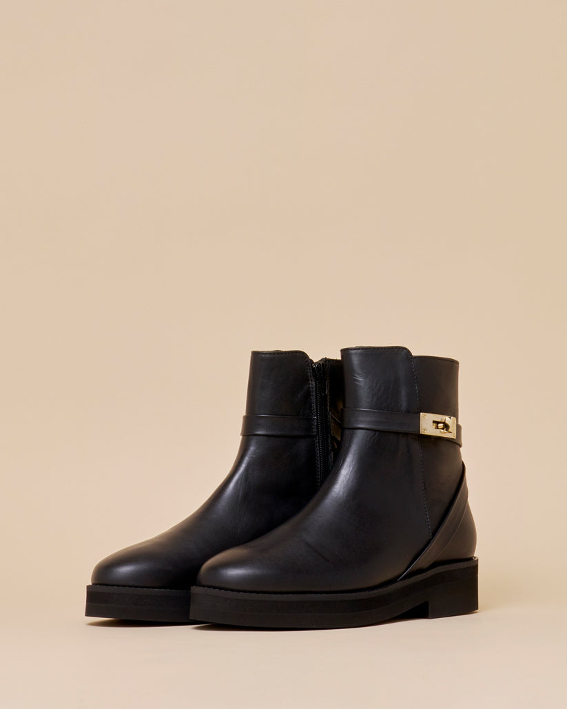 BUCKLE STRAP SHORT BOOTS BLACK