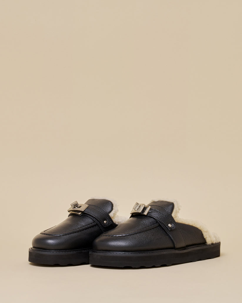 SHEARING BUCKLE SANDALS GRAIN LEATHER BLACK