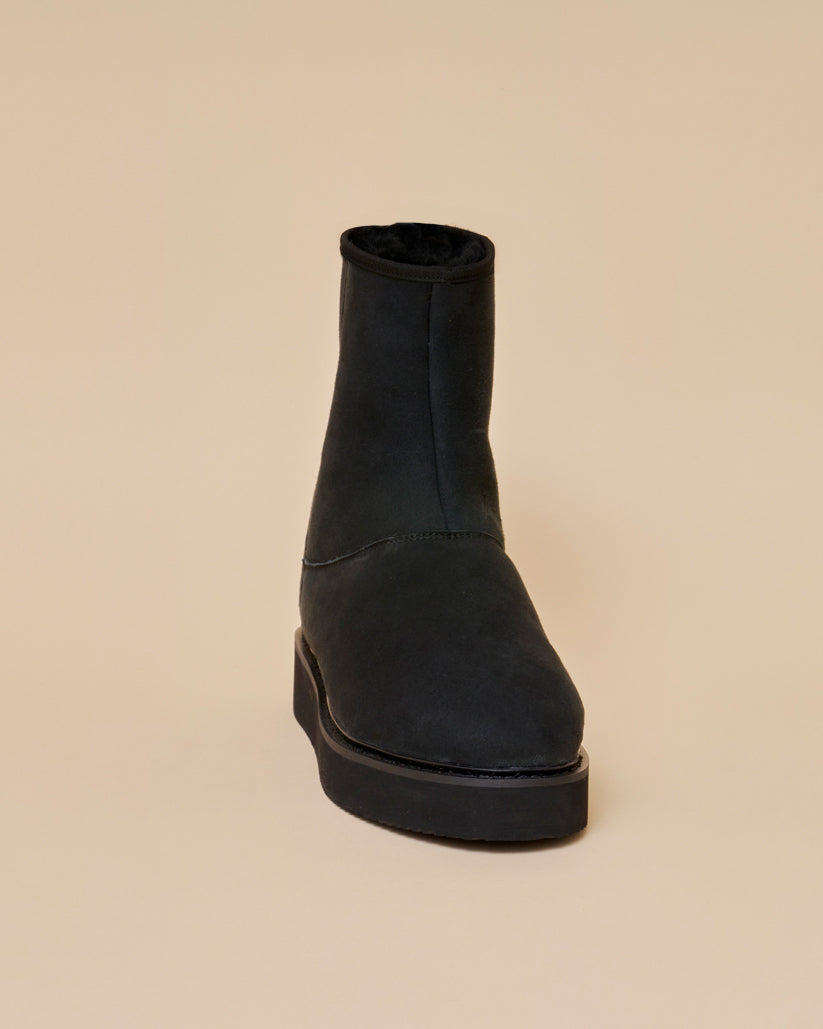 MOUTON BACK ZIP BOOTS BLACK