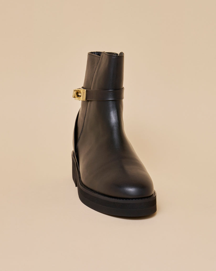 BUCKLE STRAP SHORT BOOTS BLACK