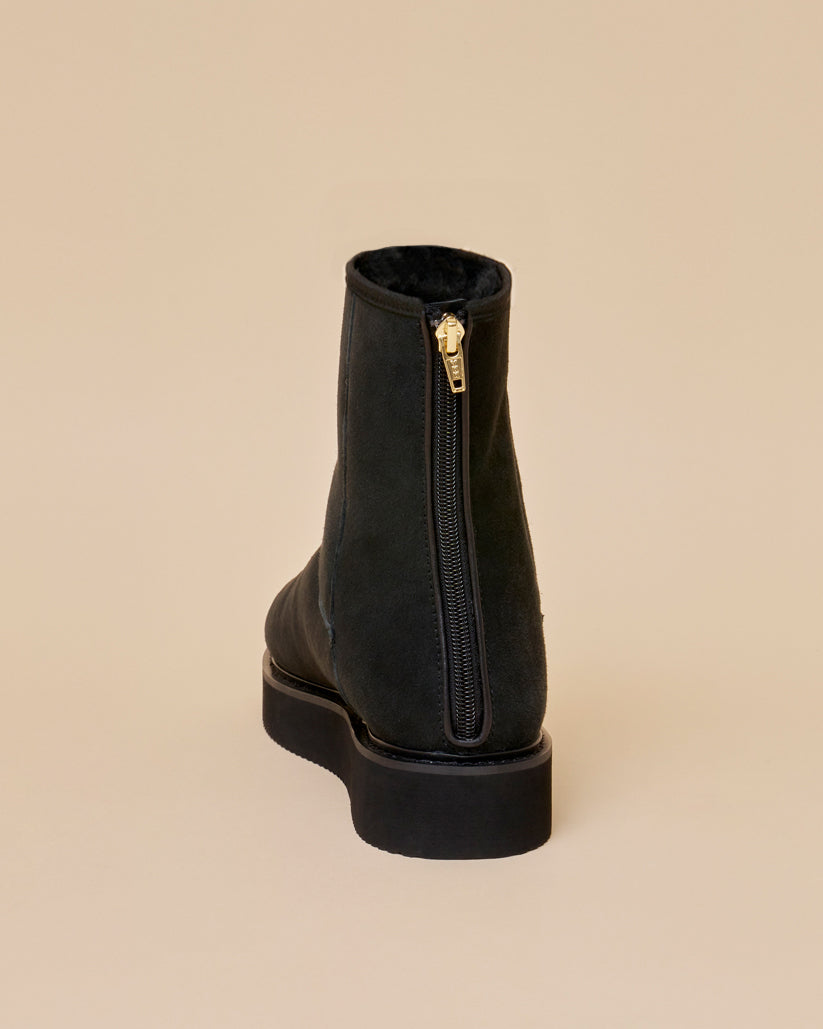 MOUTON BACK ZIP BOOTS BLACK