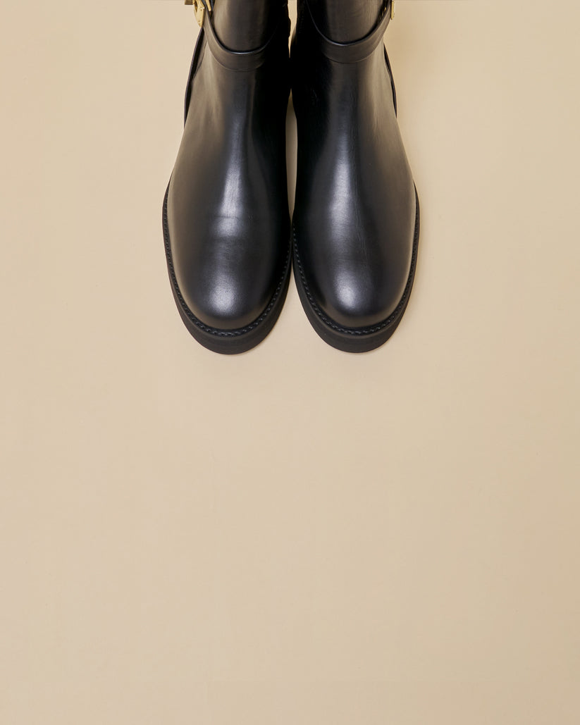 BUCKLE STRAP SHORT BOOTS BLACK