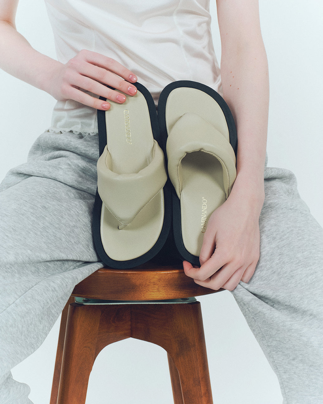 PADDED THONG SANDALS LAMB
